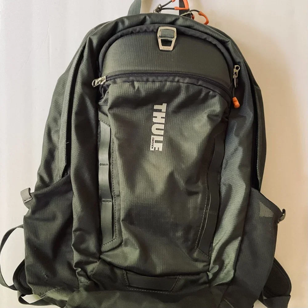 THULE "EnRoute Strut" Backpack EUC - Picture 2 of 10